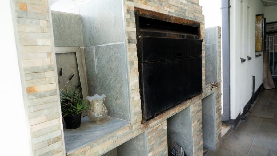  Bedroom Property for Sale in Flamwood North West